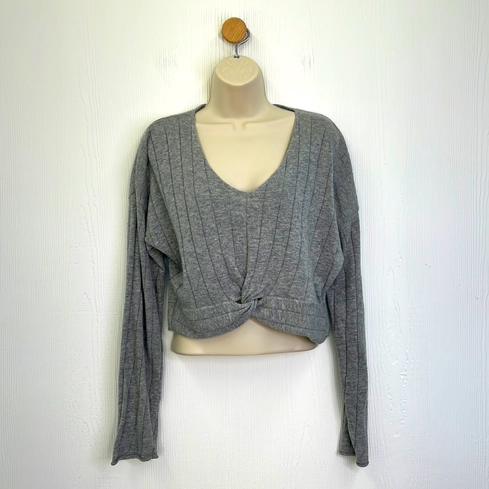 Forever 21 - Gray Ribbed Crop Knot Long Sleeve Sweater Size Large